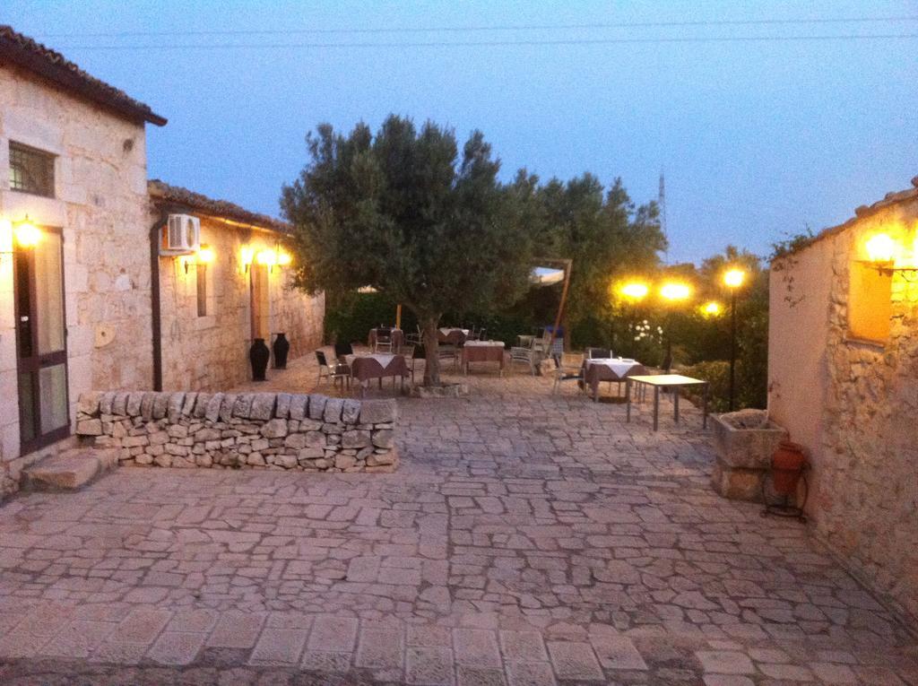 Agriturismo Al Casale Donnafugata Bagian luar foto