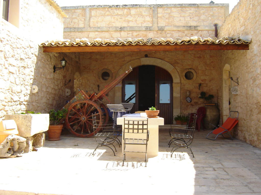 Agriturismo Al Casale Donnafugata Bagian luar foto